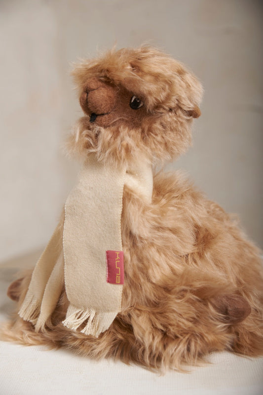 Peluche Laikka Suri en Alpaga Suri Couleur Camel