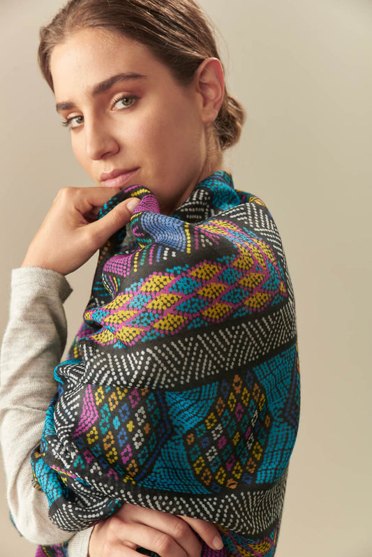 UPON SHAWL