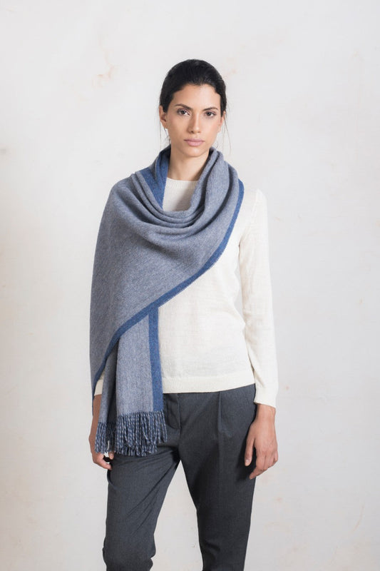 Étole Rainier en Baby Alpaga Couleur Bleu Denim & Gris Medio